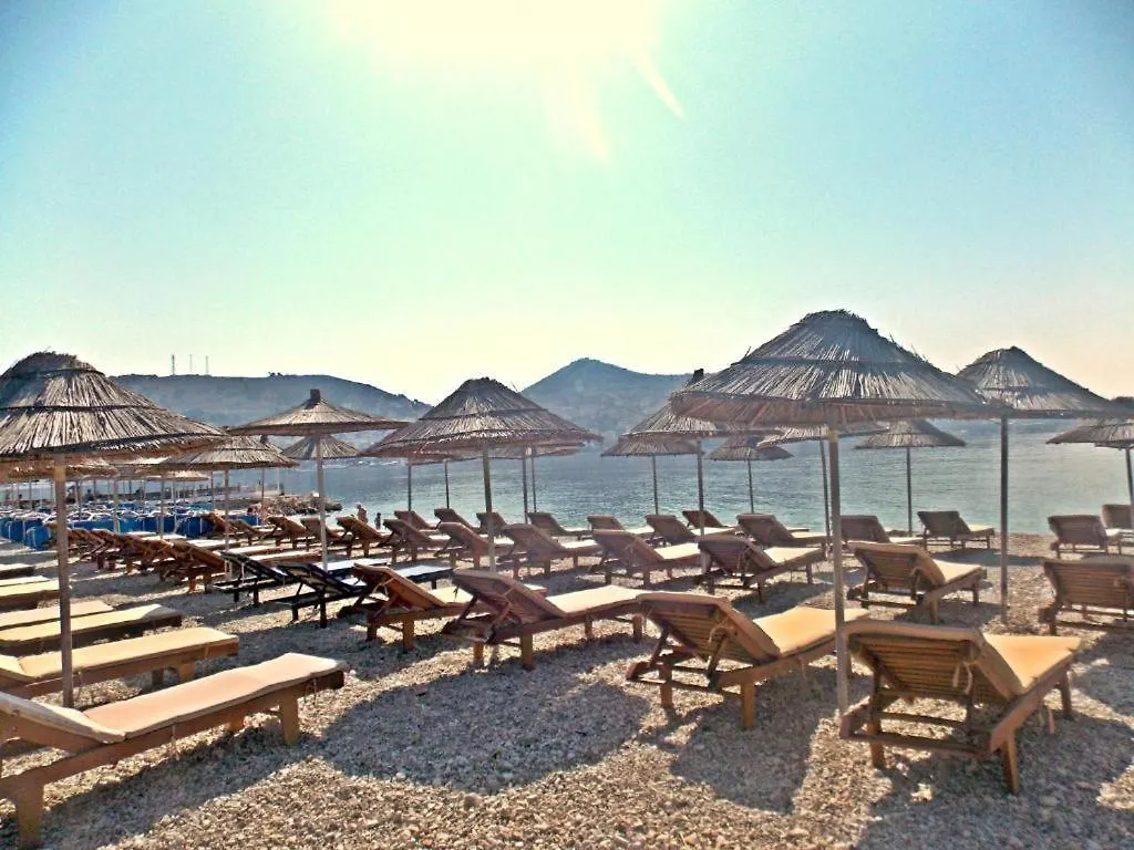 ****  Hotel Vila Kalcuni Sarande Albania